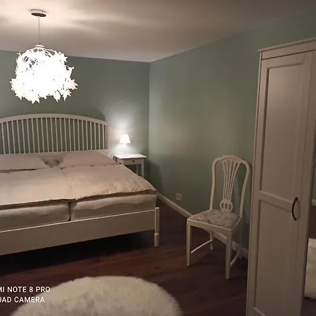 Апартаменты Schoene 77qm In Gehobener Lage Direkt Am Wald Броденбах